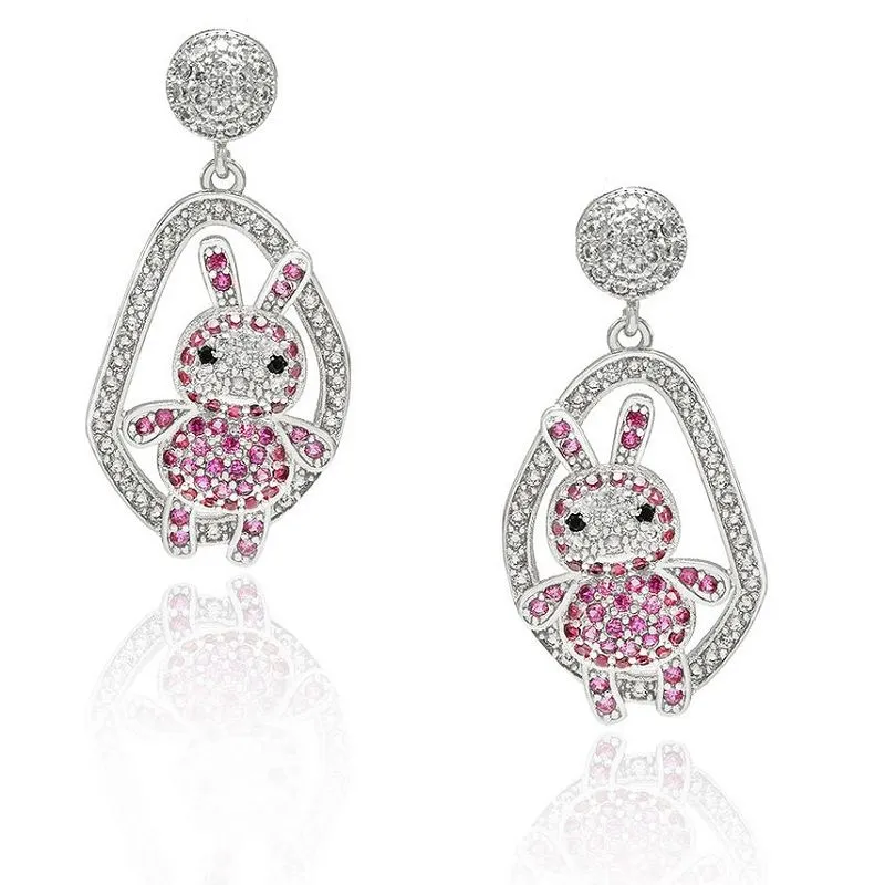 Jauks trusis dzīvnieka auskars