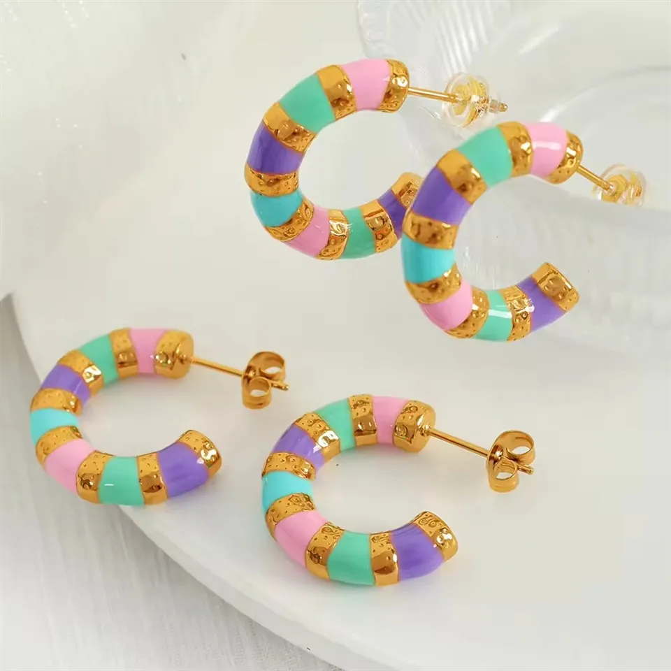 Sprādzienbīstami krāsaini pilināmi auskari