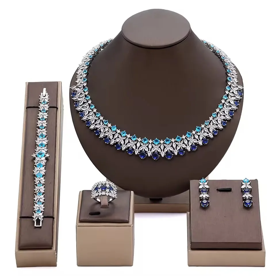 Pilni modes juvelierizstrādājumu komplekti