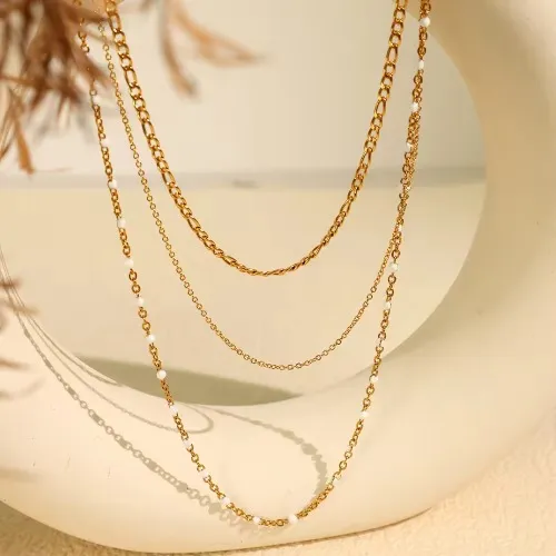 Nezaudē krāsu kaklarotas rotaslietas